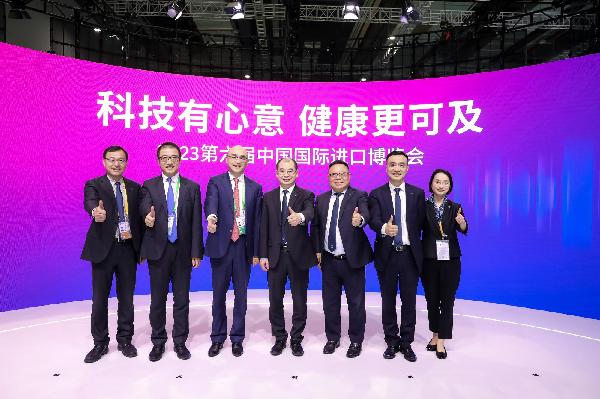 相約進(jìn)博 | 上海醫(yī)藥助力雅培藥品新品發(fā)布，共同推動中國女性健康全程管理